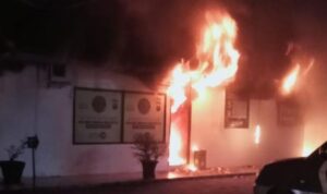 Kantor Polsek Helvetia Terbakar, Damkar Berhasil Kendalikan Api dalam 30 Menit