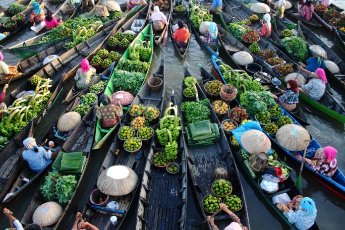 Pasar Tradisional Unik di Indonesia, dari Terapung hingga Tanpa Suara