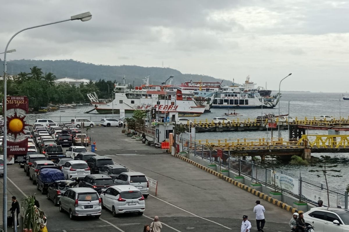 Penyeberangan di Selat Bali Kembali Dibuka Usai Nyepi, Arus Penumpang Lancar