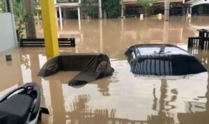 Rumah Parto Patrio Terendam Banjir, Jembatan Kemang Pratama Amblas