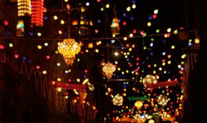 Tradisi Ramadan Unik di Berbagai Negara, Dari Lentera Fanous Hingga Bazar Ramadan