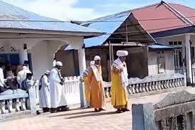 Viral Warga Kampung Baru Maluku Sholat Idul Fitri Lebih Awal