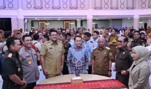 Gubernur Sumatera Utara (Sumut) Muhammad Bobby Afif Nasution bersama Pj Gubernur Sumut, Wakil Gubsu, Kapoldasu, Pangdam I/BB Rio Firdianto, Kajati Sumut Idianto, dan unsur Forum Koordinasi Pimpinan Daerah (Forkopimda) lainnya.(Istimewa)