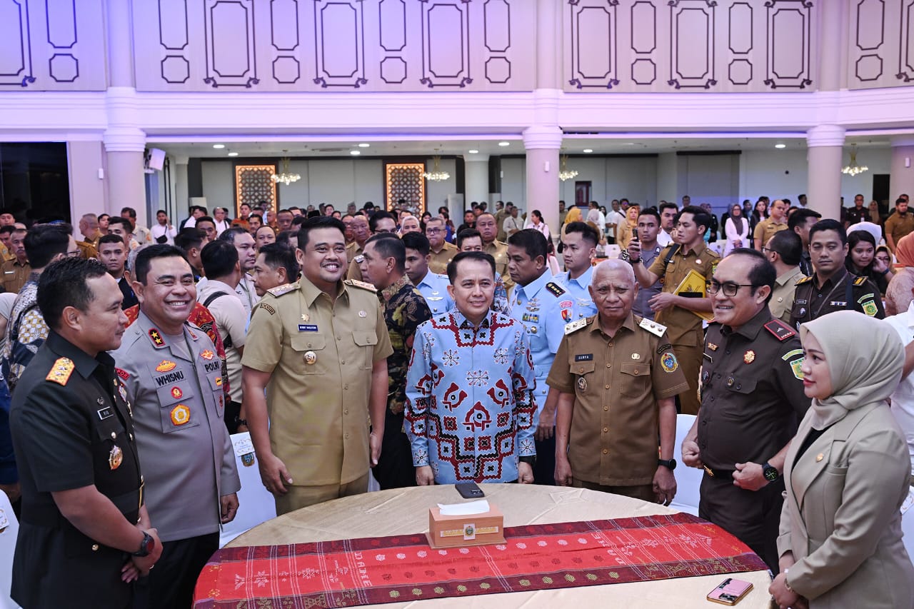 Gubernur Sumatera Utara (Sumut) Muhammad Bobby Afif Nasution bersama Pj Gubernur Sumut, Wakil Gubsu, Kapoldasu, Pangdam I/BB Rio Firdianto, Kajati Sumut Idianto, dan unsur Forum Koordinasi Pimpinan Daerah (Forkopimda) lainnya.(Istimewa)