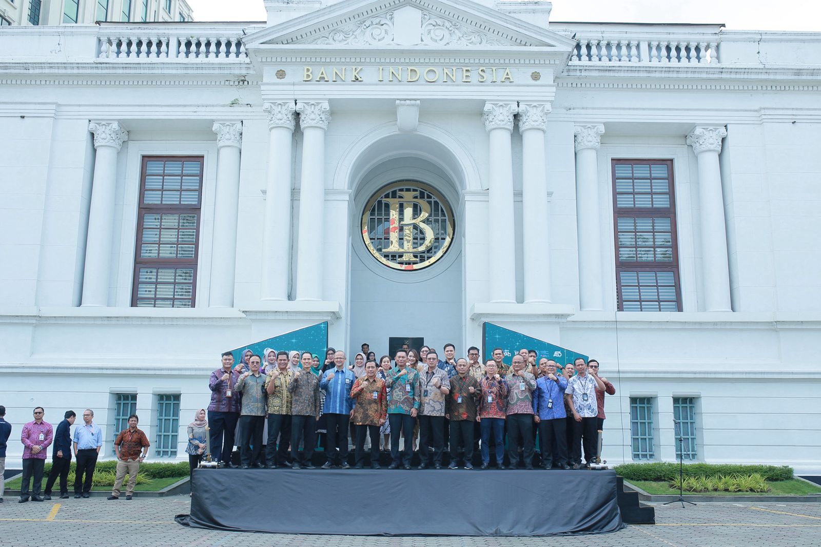 Kepala Bank Indonesia Perwakilan Provinsi Sumatera Utara bersama dengan pengurus perbankan berfoto bersama.(Istimewa)