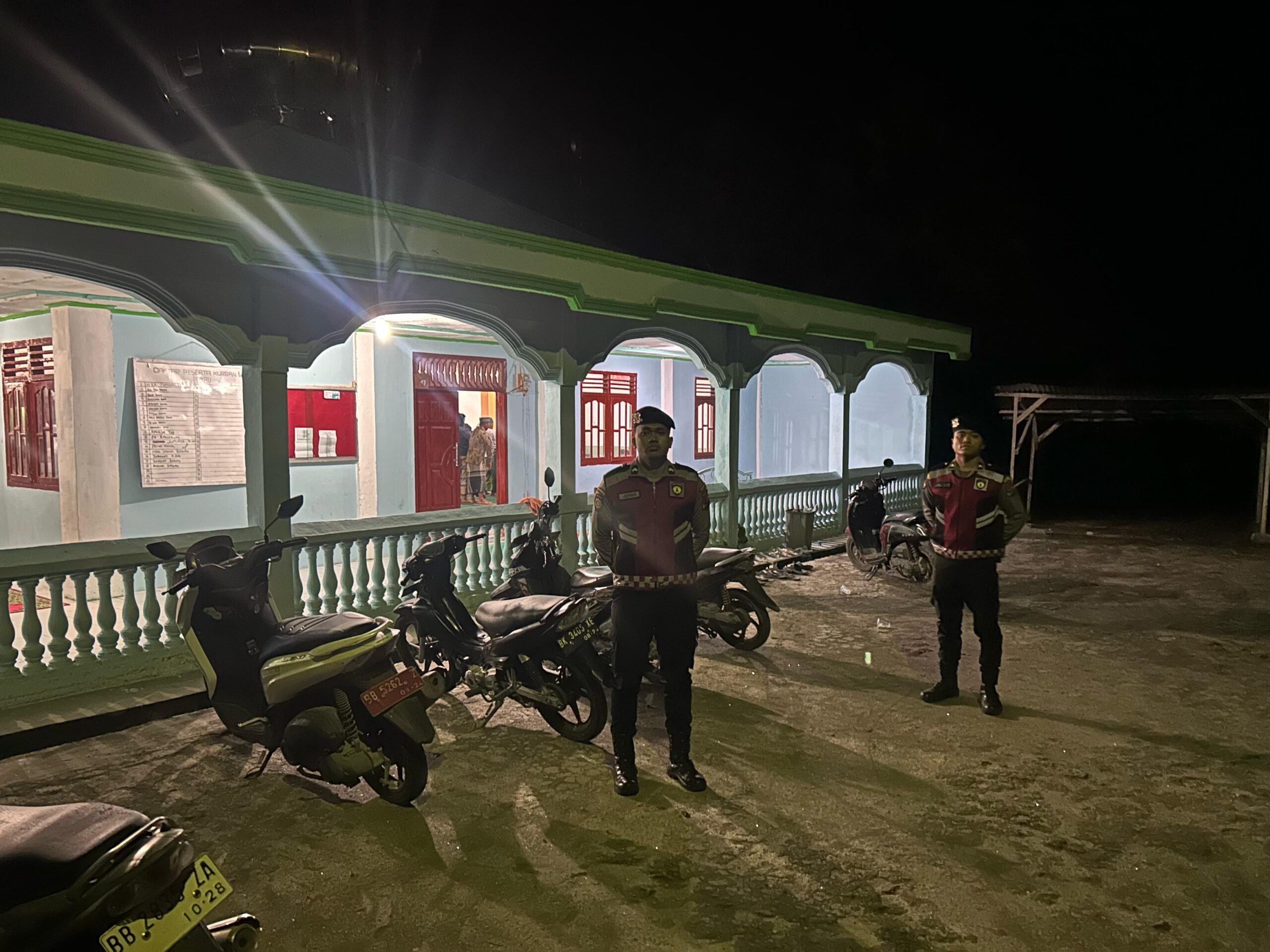 Petugas kepolisian melakukan patroli.(Istimewa)
