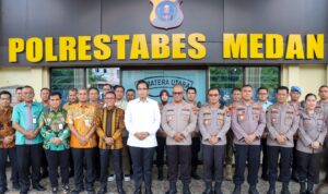 Wali Kota Medan Rico Wass saat silaturahmi ke Polrestabes Medan, Kamis (6/3/205/25). BP/ist