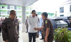 Wali Kota Medan Rico Wass saat silaturahmi kunjungi Kajari Medan. BP/ist