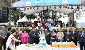Gubernur Sumatera Utara (Sumut) Muhammad Bobby Afif Nasution menghadiri acara peringatan Hari Ulang Tahun (HUT) ke-21 Kabupaten Samosir di Halaman Kantor Bupati Samosir.(Istimewa)