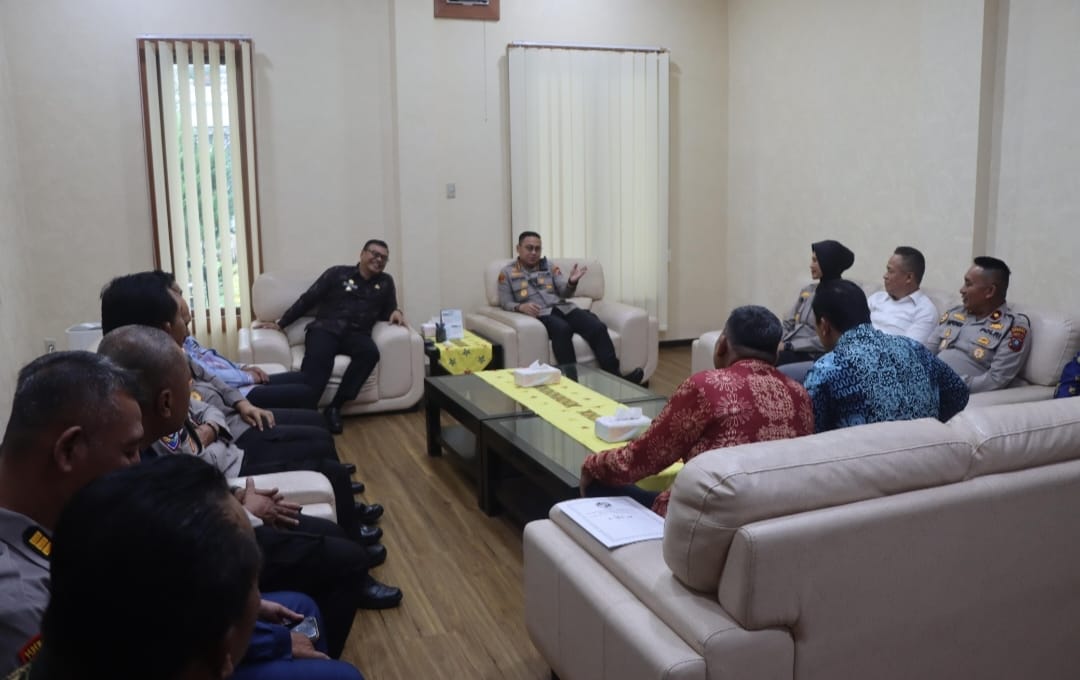 Kapolresta Deli Serdang silaturahim dengan Bupati Deli Serdang.(Istimewa)