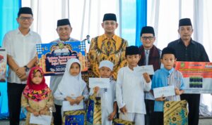 Sekda Medan Wiriya Al-rahman saat safari Ramadhan di Majid Nurul Hasanah,Kecamatan Medan Baru. BP/erwan