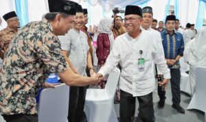 Wakil Wali Kota Medan Zakiyudin Harahap saat safari Ramadhan di masjid At Toyibbah, Kecamatan Medan Maimun. BP/erwan