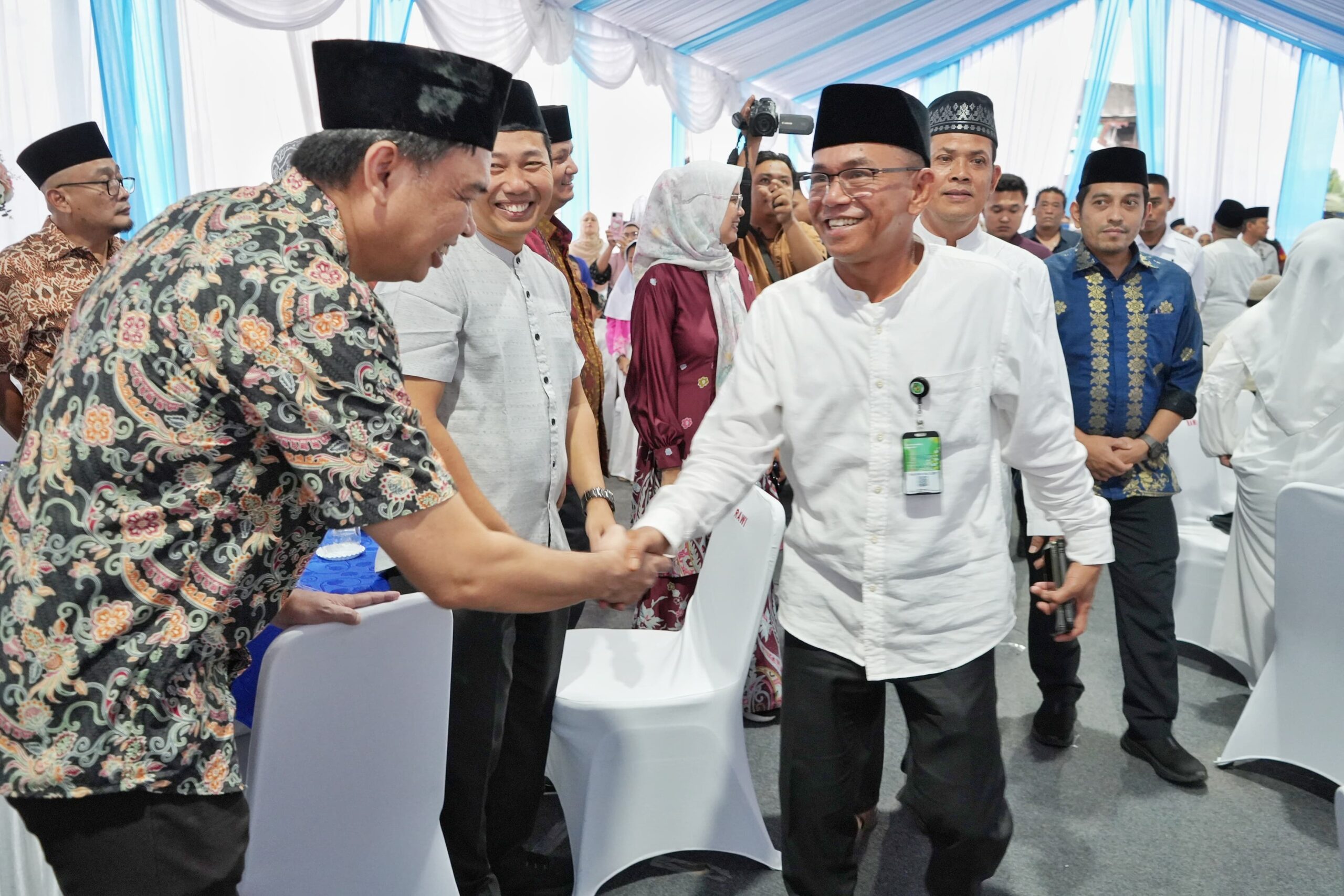 Wakil Wali Kota Medan Zakiyudin Harahap saat safari Ramadhan di masjid At Toyibbah, Kecamatan Medan Maimun. BP/erwan