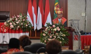 Wagubsu Surya menghadiri dan memberi sambutan pada Rapat Paripurna Istimewa DPRD Kabupaten Karo dalam rangka Peringatan Hari Jadi Ke-79 Kabupaten Karo di ruang rapat paripurna gedung DPRD Karo Jalan Djamin Ginting, Kabanjahe.(Istimewa)