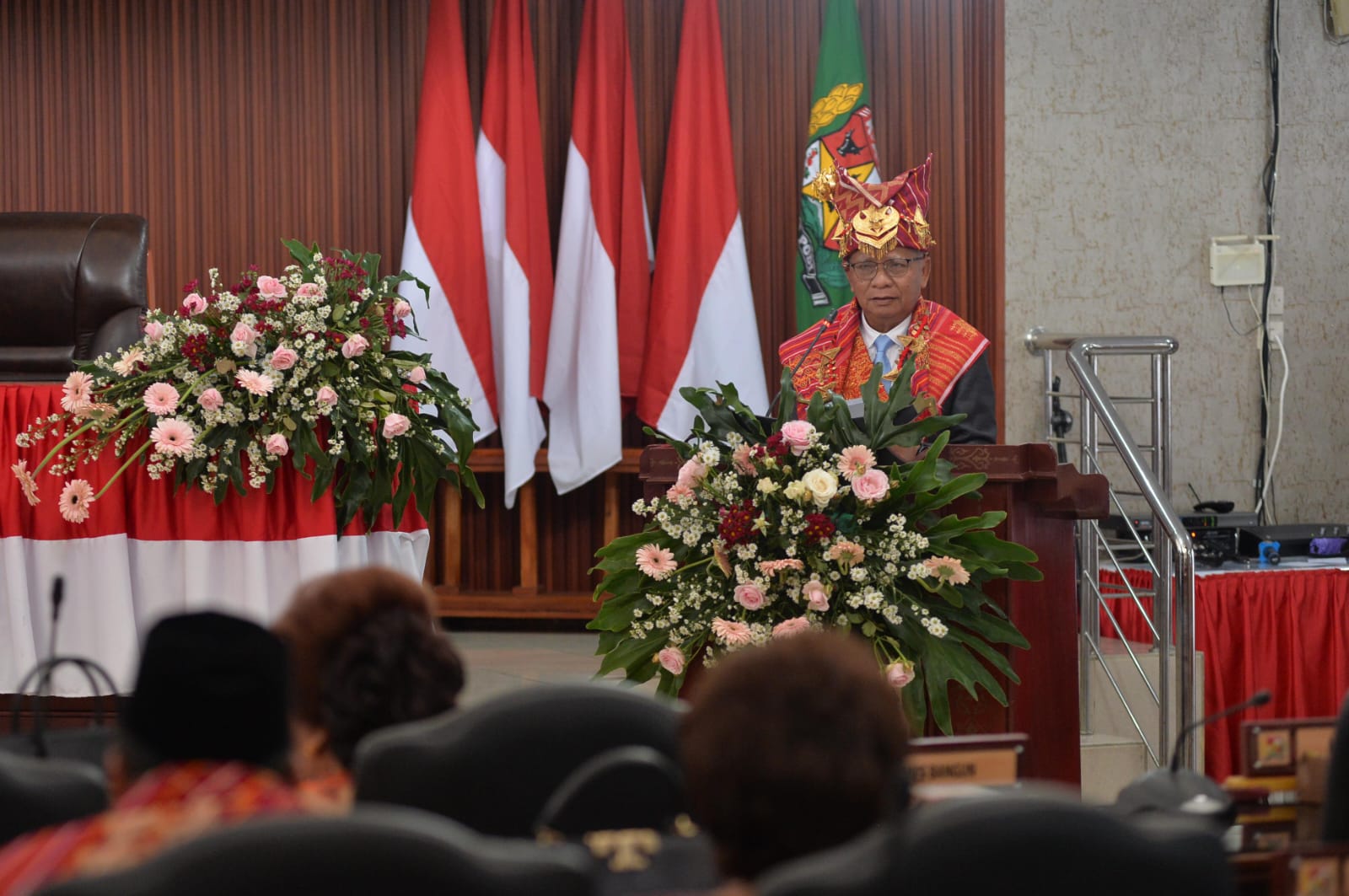 Wagubsu Surya menghadiri dan memberi sambutan pada Rapat Paripurna Istimewa DPRD Kabupaten Karo dalam rangka Peringatan Hari Jadi Ke-79 Kabupaten Karo di ruang rapat paripurna gedung DPRD Karo Jalan Djamin Ginting, Kabanjahe.(Istimewa)