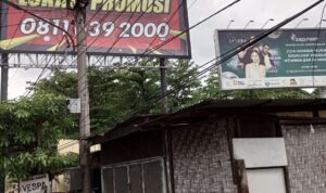 Baliho raksasa d8duga melanggar Perwal di Jalan Guru Patimpus Medan.(Istimewa).