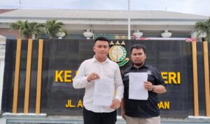 Paul JJ Tambunan bersama rekannya.(Istimewa)