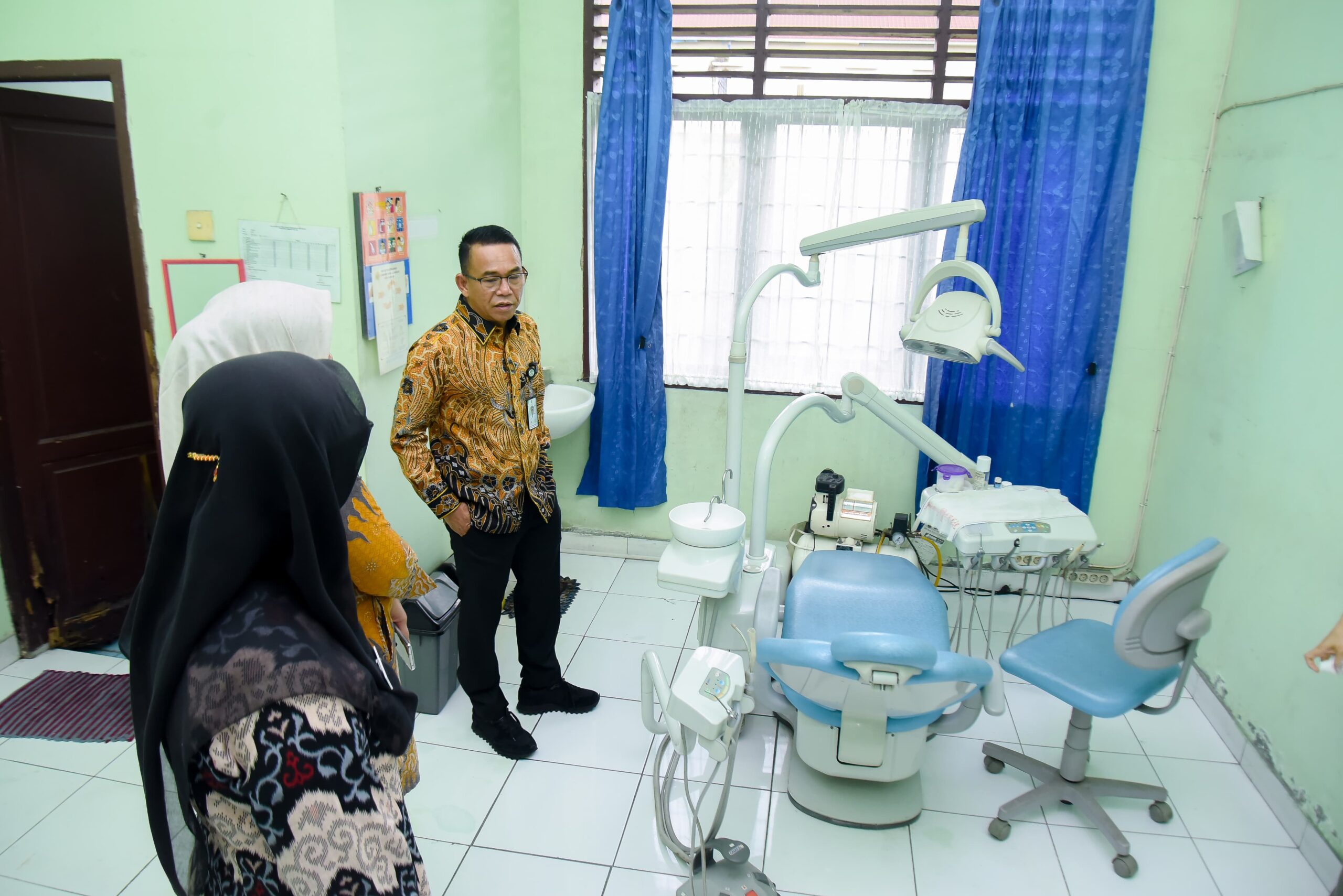 Wakil Wali Kota Medan Zakiyuddin Harahap saat berkunjung ke Puskesmas Pembantu Jalan Balam, Kecamatan Medan Sunggal. BP/erwan