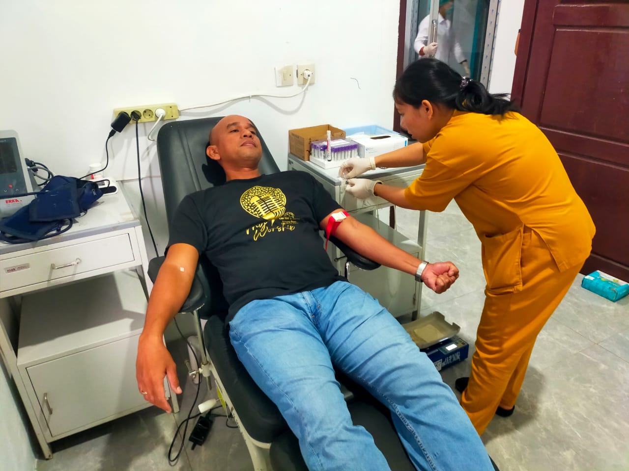 Kapolres Pakpak Bharat donor darah.(Istimewa)
