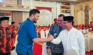 Asisten Pemerintahan dan Kesejahteraan Rakyat Muhammad Sofyan saat buka puasa bersama MPC PP Medan, Jumat (21/3/2025). BP/erwan