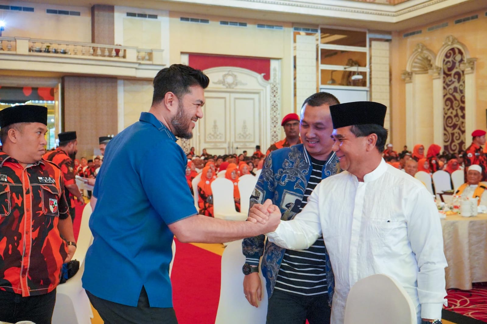Asisten Pemerintahan dan Kesejahteraan Rakyat Muhammad Sofyan saat buka puasa bersama MPC PP Medan, Jumat (21/3/2025). BP/erwan