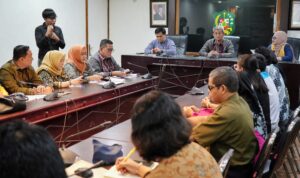 Sekda Kota Medan Wiriya Alrahman saat menerima Audensi Komisi Nasional Disabilitas RI di Balai Kota Medan, Jumat (21/3/2025). BP/erwan