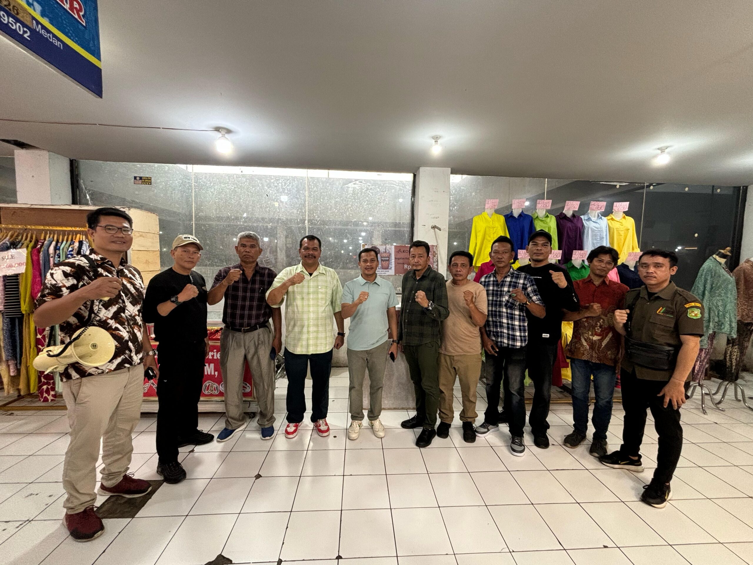 Jajaran direksi PUD Pasar Medan saat sidak di Pasar Pusat Pasar Medan, Sabtu (22/3/2025). BP/erwan