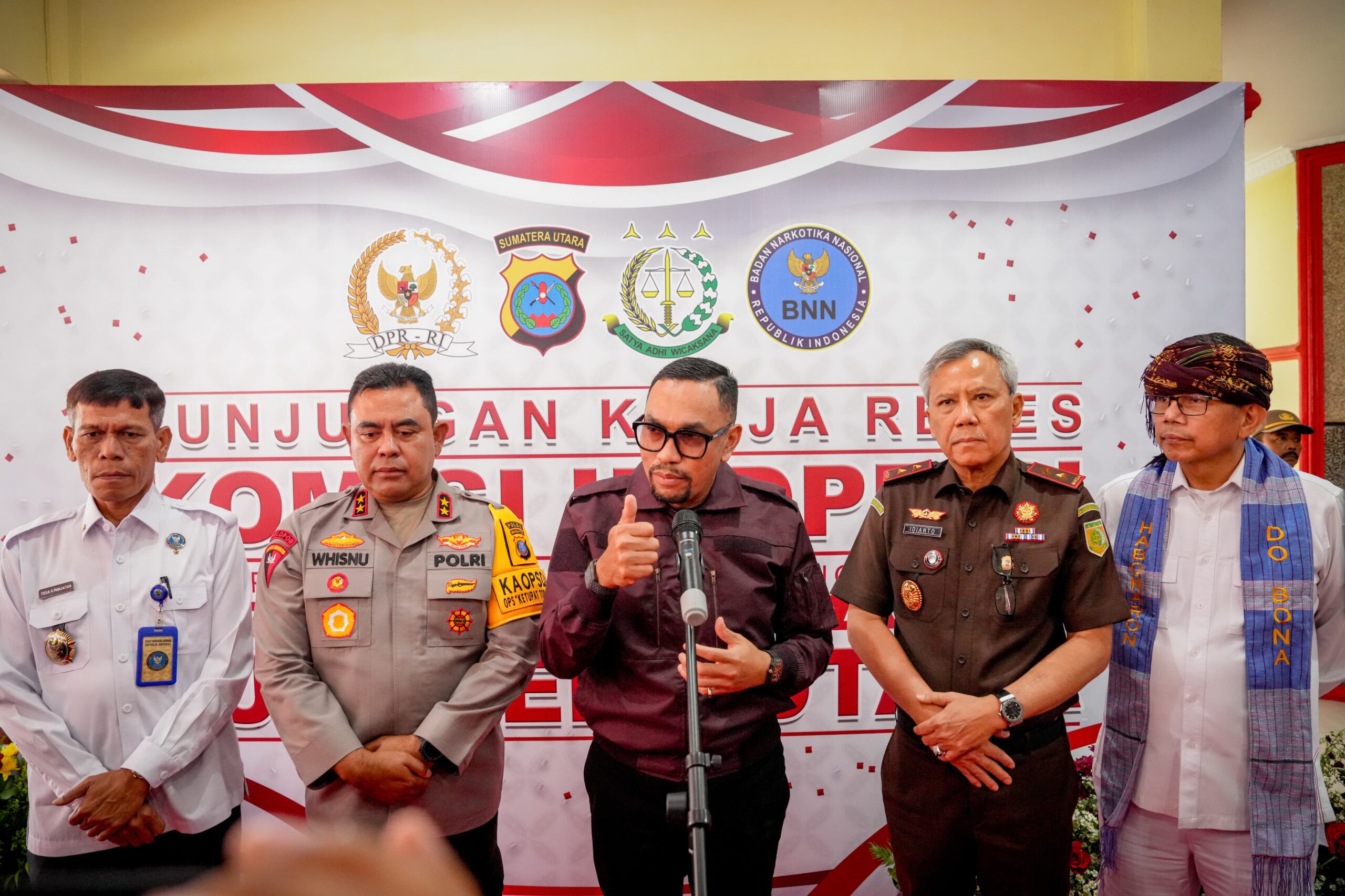 Wakil Ketua Komisi 3 DPR Ahmad Sahroni saat di Mapolda Sumut.(Istimewa)