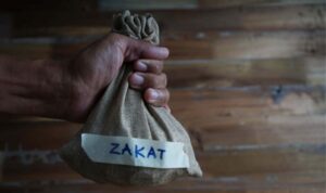 Hukum dan Ketentuan Zakat Fitrah, Apakah Boleh Diberikan kepada Saudara Kandung?