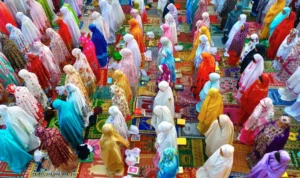 Hukum Shalat Tarawih Bagi Perempuan, Lebih Baik di Rumah atau Masjid?
