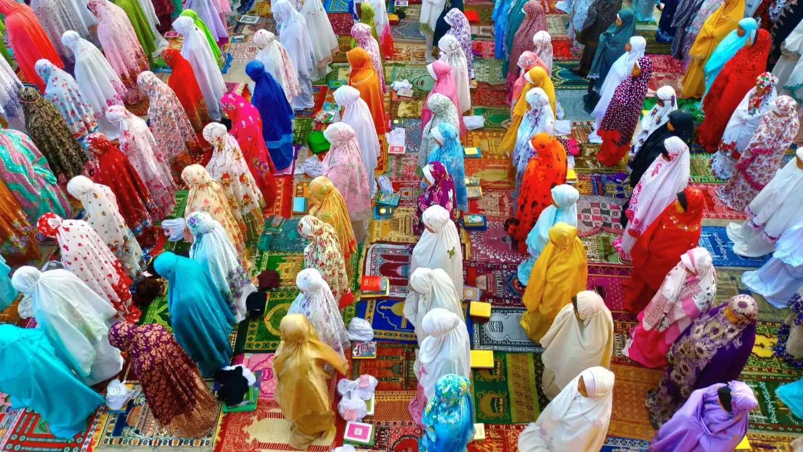 Hukum Shalat Tarawih Bagi Perempuan, Lebih Baik di Rumah atau Masjid?