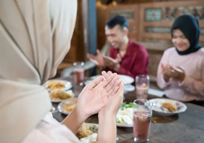 Anjuran Saat Berbuka Puasa Sesuai Sunah, Mana yang Didahulukan?