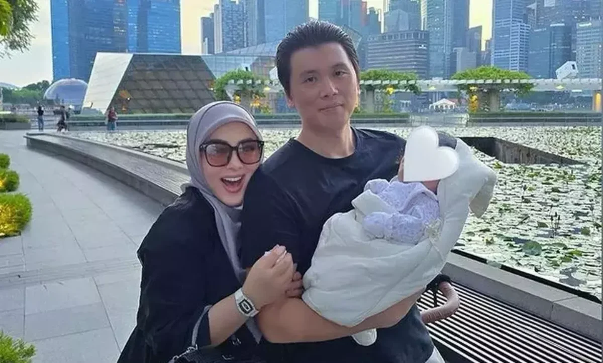 Anak Syahrini Pakai Kaus Kaki Rp4,8 Juta, Netizen: Segini Buat Hidup Sebulan!