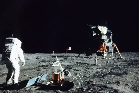 UFO Terekam di Luar Angkasa? Ini Pengakuan Mengejutkan Para Astronaut!