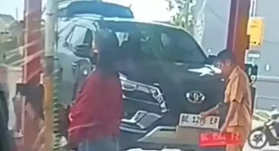 PNS Ketahuan Ganti Pelat Mobil Dinas, Netizen: Boleh Buat Mudik?