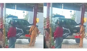 pria berseragam Aparatur Sipil Negara (ASN) mengganti pelat merah mobil dinas