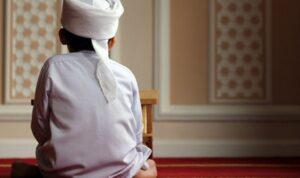 Hukum Puasa bagi yang Meninggalkan Salat, Apakah Tetap Sah?