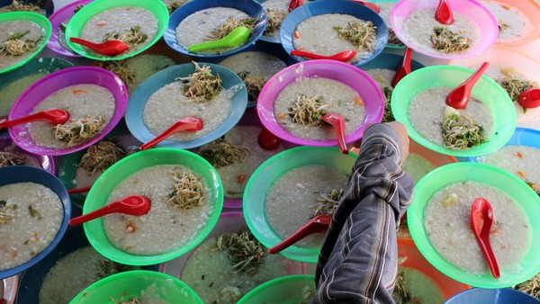 Mau Bubur Sop Gratis? Ini Daftar Masjid di Medan yang Menyediakannya!