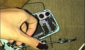 Nyesek Parah! Baru 4 Hari, iPhone 16 Cewek Ini Hancur Jatuh dari Motor (Lambeturah.co.id)