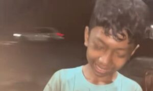 bocah yang bekerja di Bengkel motor mendapatkan upah sebesar Rp 190 Ribu (Lambeturah.co.id)