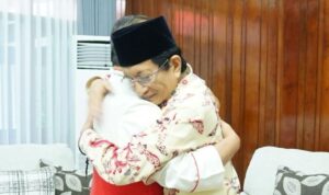 Nampak guru dan nakes, saat dievakuasi dari Distrik Anggruk,