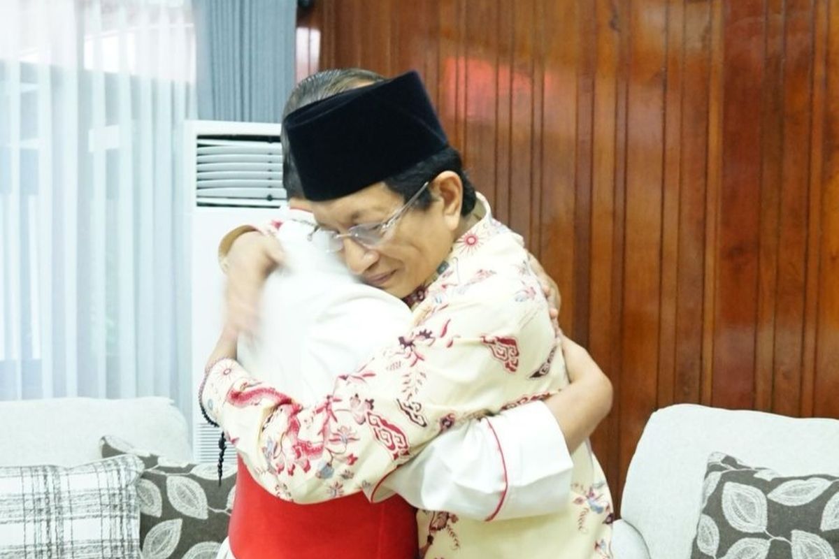 Nampak guru dan nakes, saat dievakuasi dari Distrik Anggruk,
