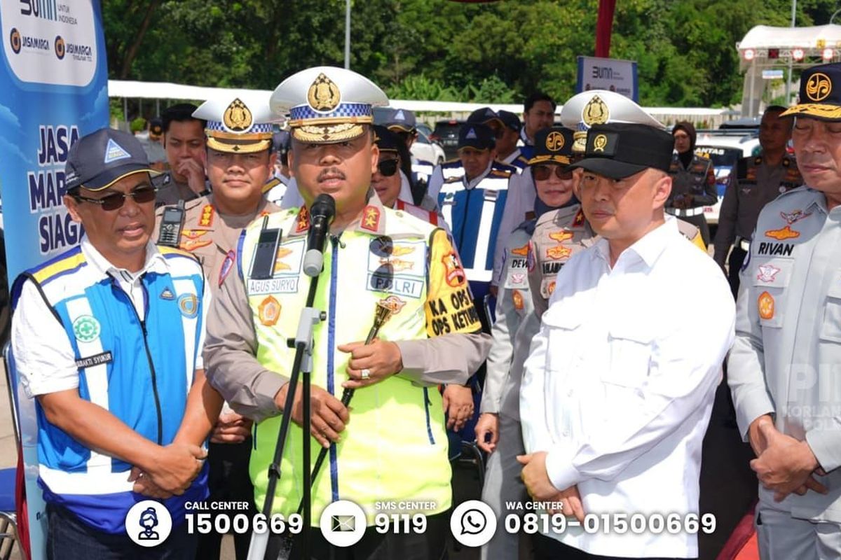 Kakorlantas Polri Irjen Pol Agus Suryonugroho saat memantau arus mudik, Jakarta