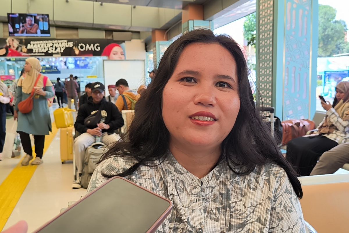 Kartini (29), Warga Jakarta yang terpaksa melakukan mudik setelah lebaran 2025 karena kehabisan tiket.