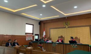 Jaksa Penuntut Umum Kejari Kabupaten Madiun, Oktario Hartawan Achmad didampingi Inal Sainal Saiful (kompas.com)