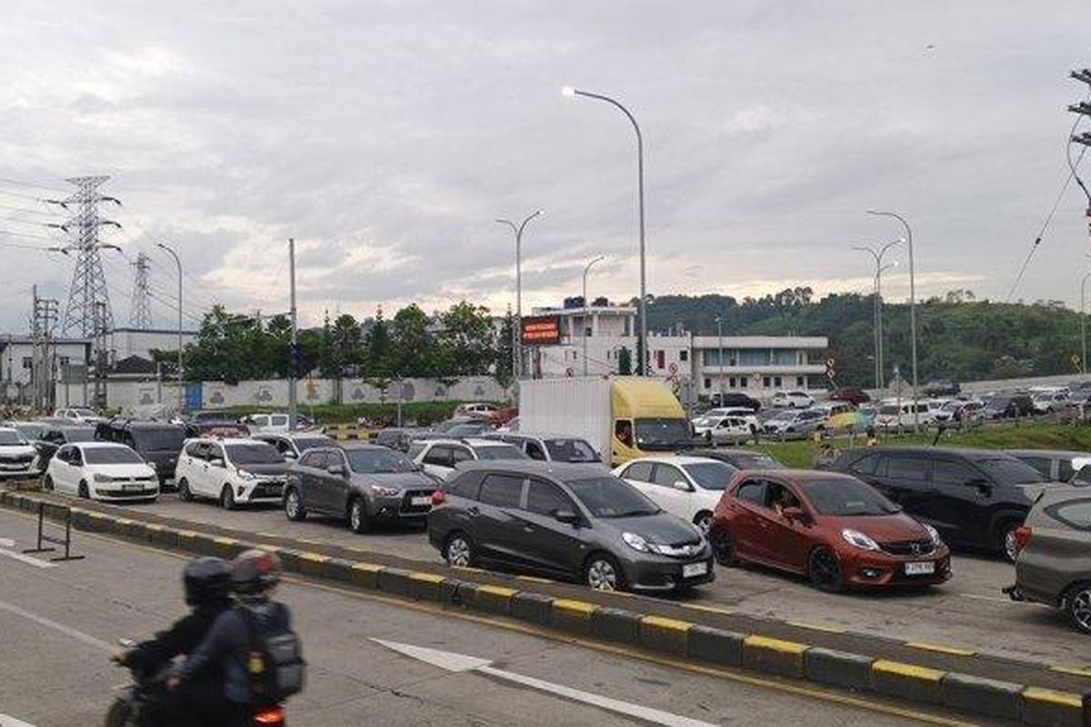 Situasi terkini arus lalu lintas di Exit Tol Bocimi Parungkuda Sukabumi