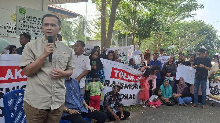 Menteri Transmigrasi Muhammad Iftitah Sulaiman Suryanagara