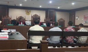 Empat terdakwa kasus dugaan korupsi dalam proses penerbitan jaminan Surat Kredit Berdokumen Dalam Negeri (SKBDN) pada PT Askrindo (kompas.com)