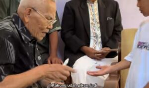 Viral Kakek Tandai Anak-anak dengan Spidol untuk Cegah Pemberian THR Ganda