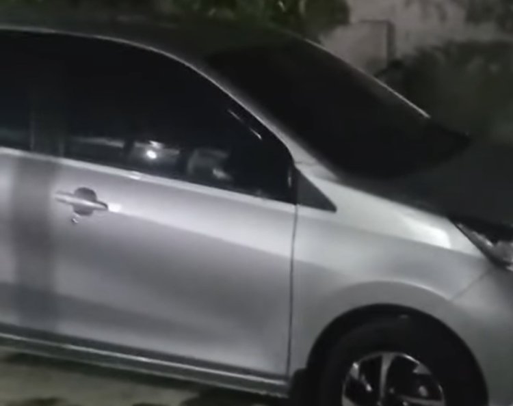 terhalang mobil tetangga (lambeturah.co.id)